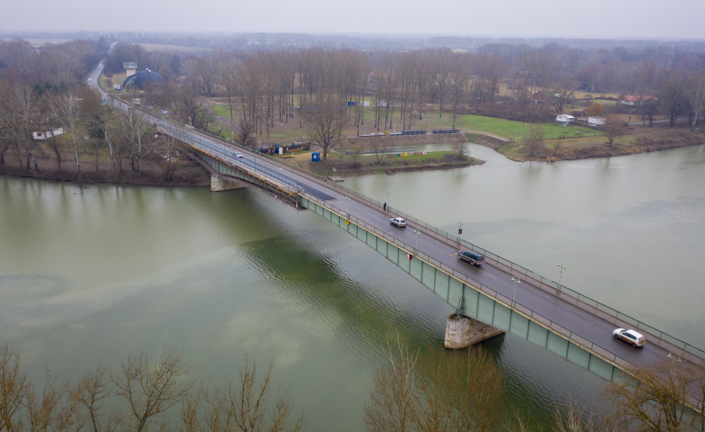 a-megbontott-szakasz-felujitasi-munkalatai-elkeszultek-a-tokaji-erzsebet-kiralyne-tisza-hidon