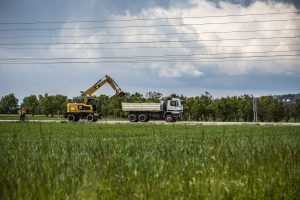 Zajlik a munka a 71. sz. főút Keszthely – Rezi úti csomópontjánál