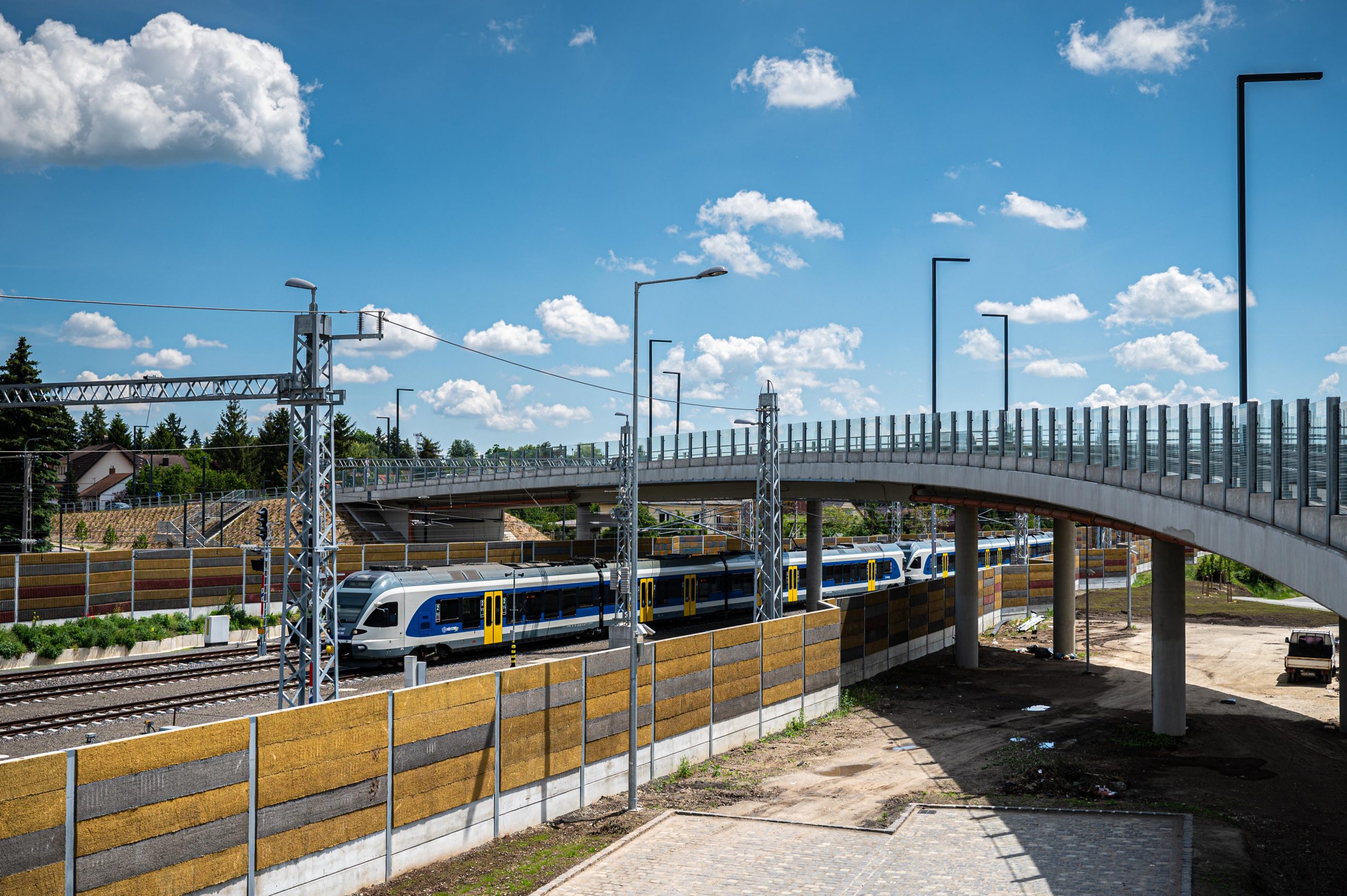 veglegesen-forgalomba-helyeztek-a-godolloi-koztarsasag-uti-feluljarot