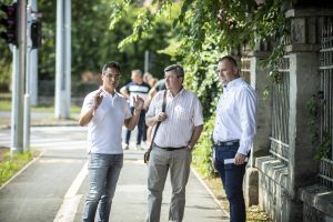 A képen balról jobbra: Papp László, Debrecen Megyei Jogú Város polgármestere, Pósán László, a térség országgyűlési képviselője, Pántya József, a NIF Zrt. útfejlesztési igazgatója 