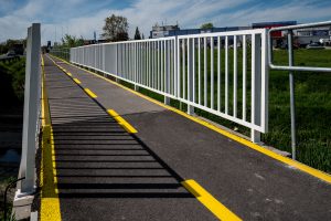 A Győr területén található Pándzsa-ér felett felújították a kerékpáros hidat.