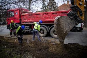 Kezdetét vette a 471. sz. főút 1+000 – 2+850 km szelvények közötti szakaszának négynyomúsítása