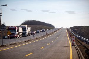 A közlekedőket az újonnan megépült jobb pályára terelik