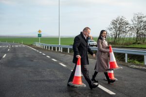 A mai nappal megnyitották a főút jobb, illetve a bal pályájának mindkét sávját a forgalom számára az újharangodi és a bekecsi csomópontok között.